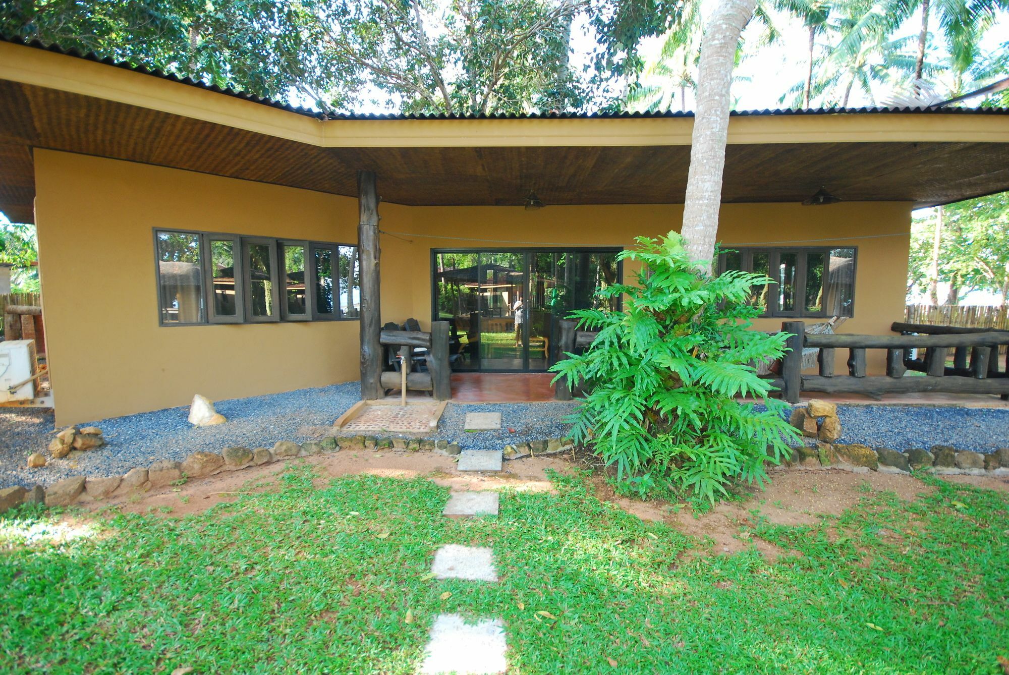 Melina Beach Front Bungalows Tha Lane Bay Exteriör bild